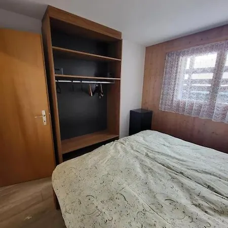 3 Pièces à Appartement *