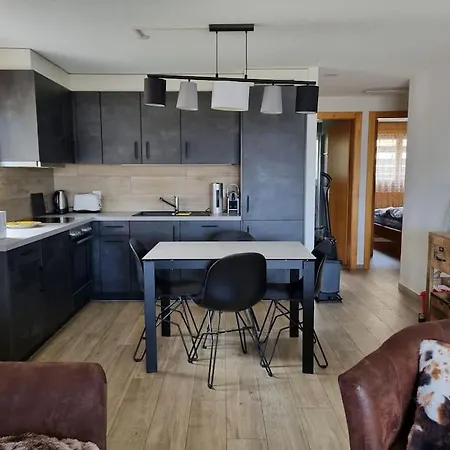 3 Pièces à Appartement *